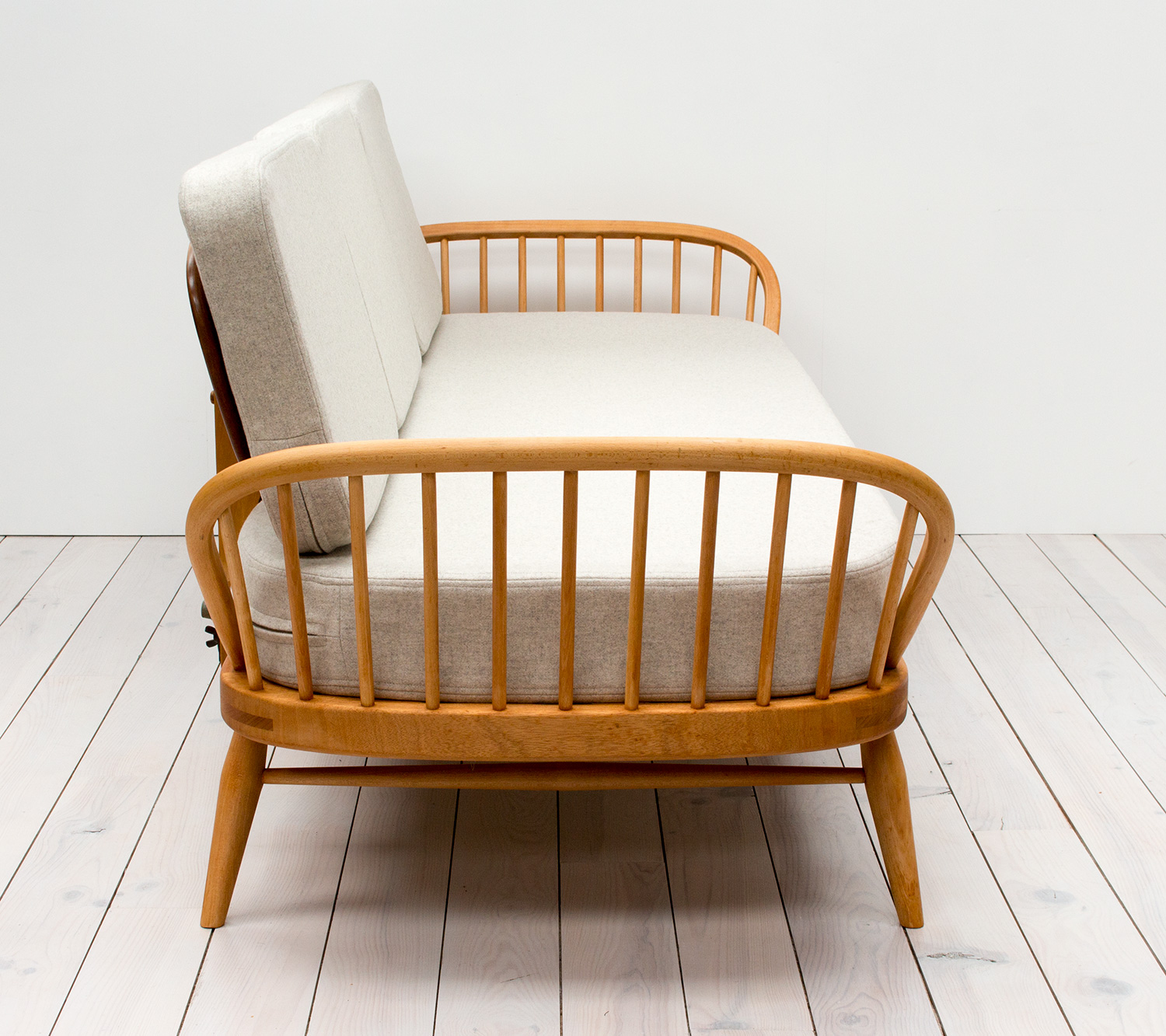 Ercol Studio Couch / Day Bed Arc Furniture