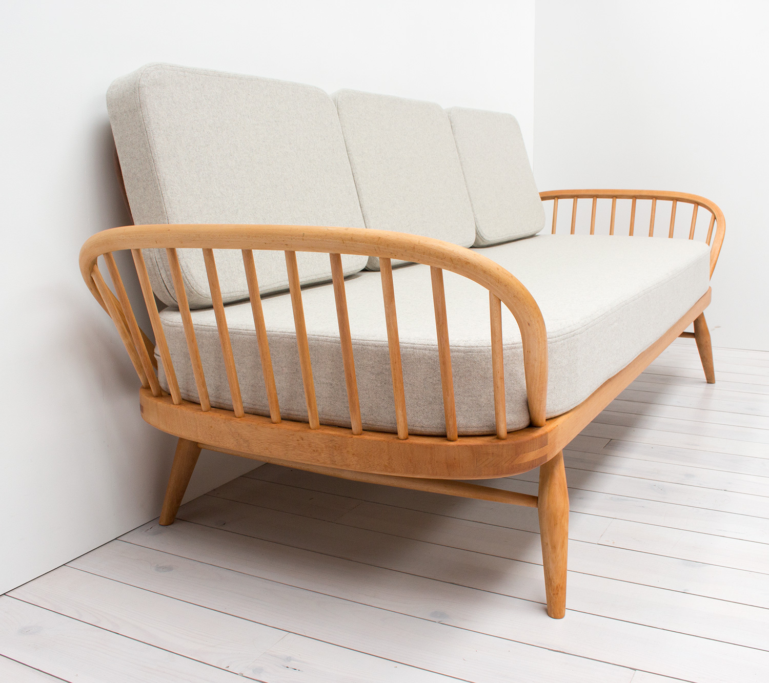 Ercol Studio Couch / Day Bed Arc Furniture