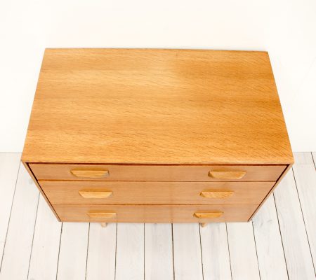 Small Concord Oak Chest of Drawers by Stag