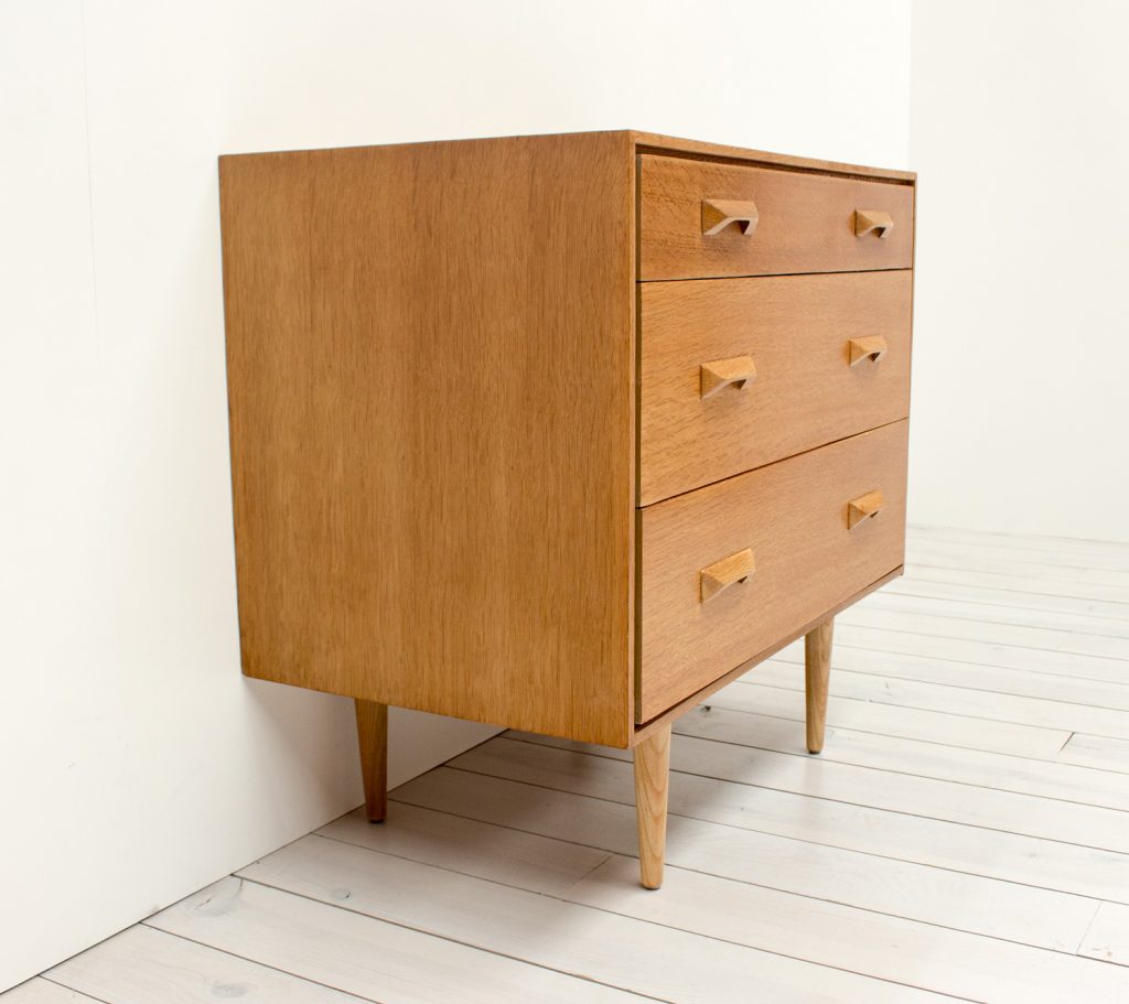 Small Concord Oak Chest of Drawers by Stag