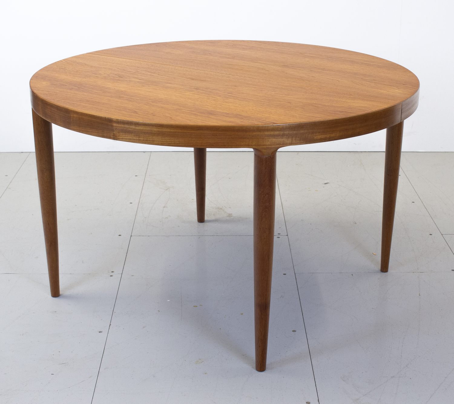 Danish Teak Round Extending Dining Table by Vamo Sønderberg