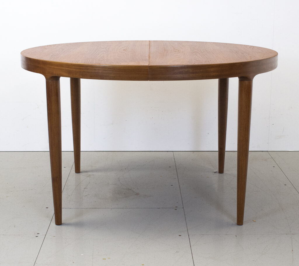 Danish Teak Round Extending Dining Table by Vamo Sønderberg Danish Teak Round Extending Dining Table by Vamo Sønderberg