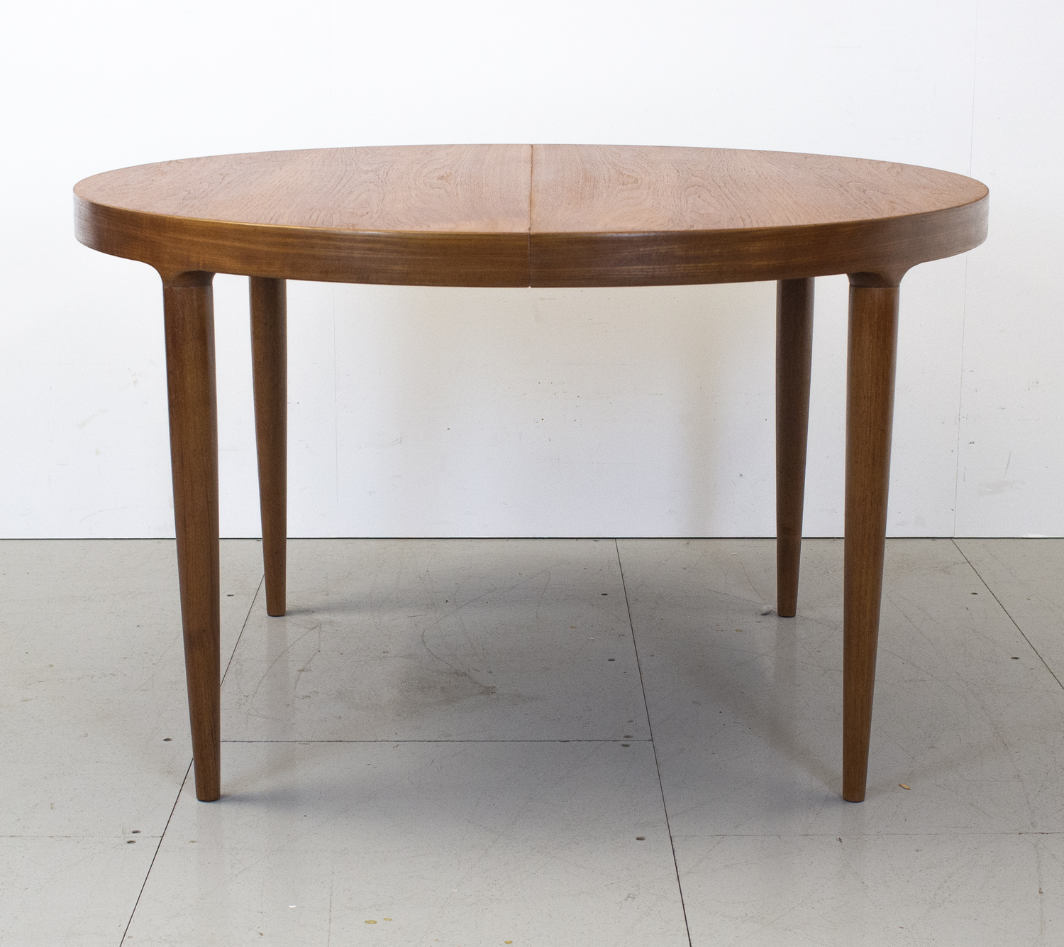 Danish Teak Round Extending Dining Table by Vamo Sønderberg Danish Teak Round Extending Dining Table by Vamo Sønderberg