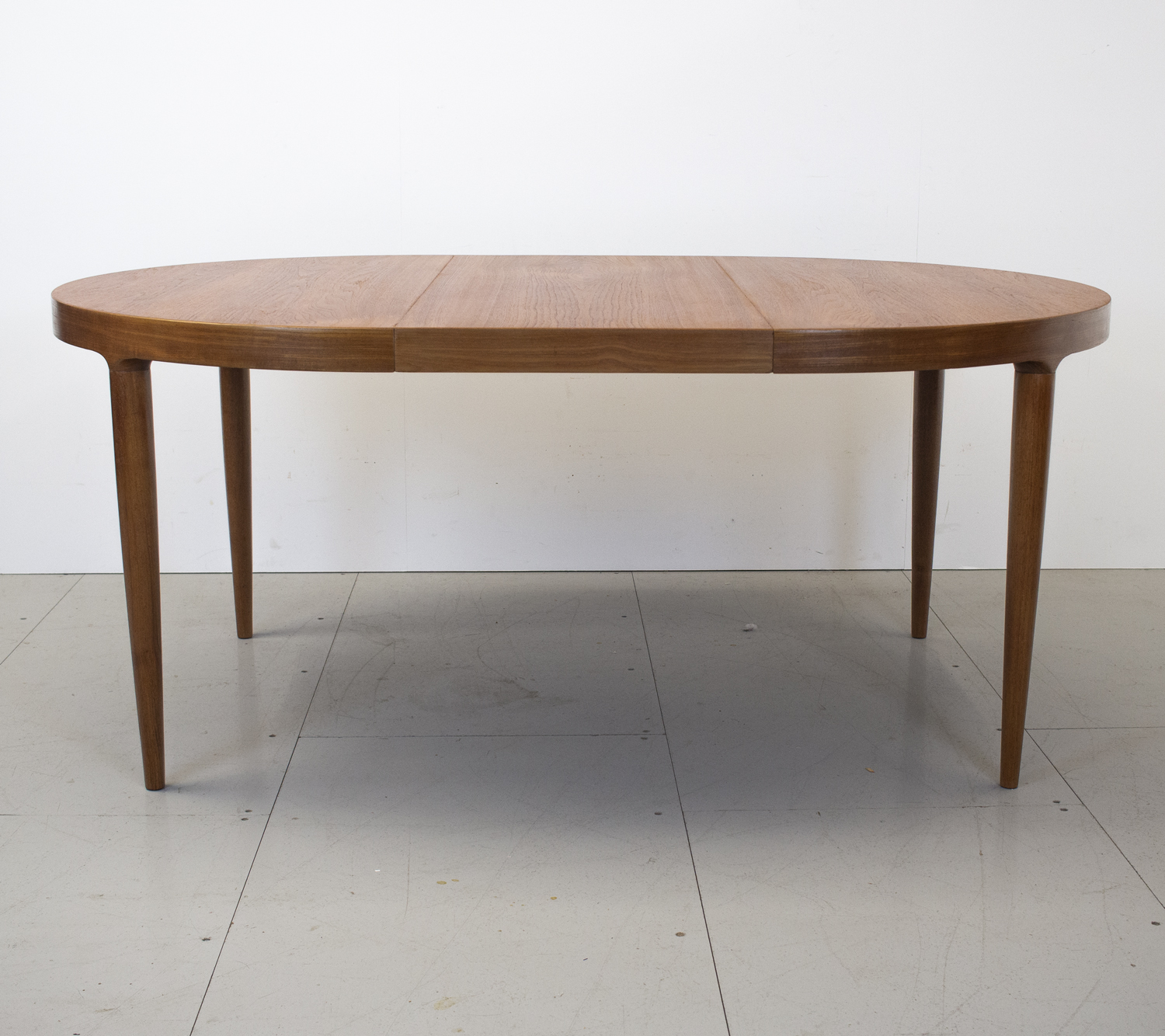 Danish Teak Round Extending Dining Table by Vamo Sønderberg Danish Teak Round Extending Dining Table by Vamo Sønderberg