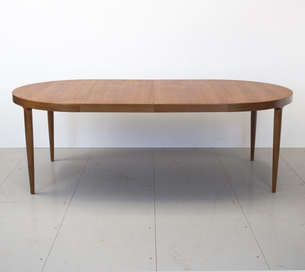 Danish Teak Round Extending Dining Table by Vamo Sønderberg Danish Teak Round Extending Dining Table by Vamo Sønderberg
