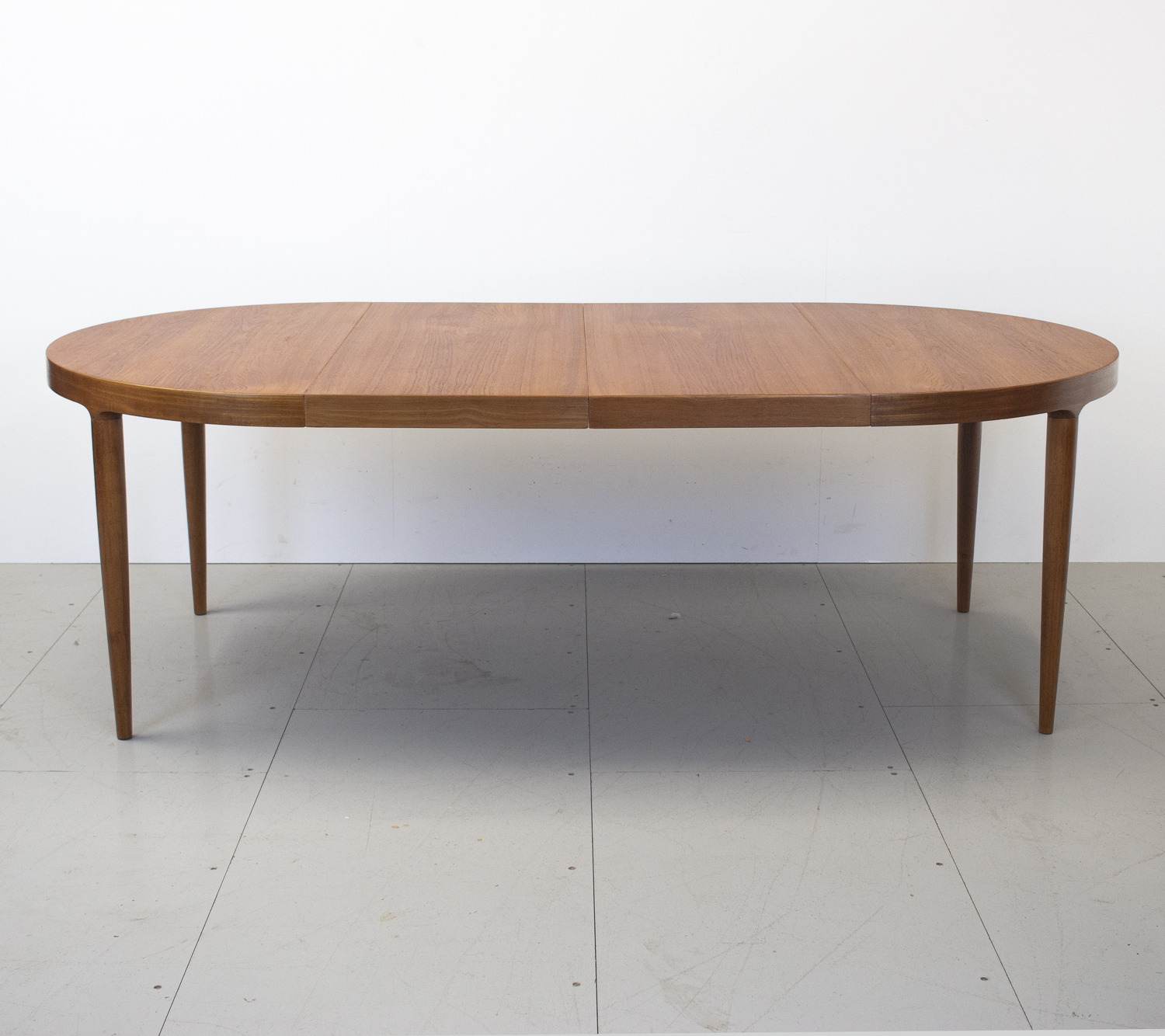 Danish Teak Round Extending Dining Table by Vamo Sønderberg Danish Teak Round Extending Dining Table by Vamo Sønderberg
