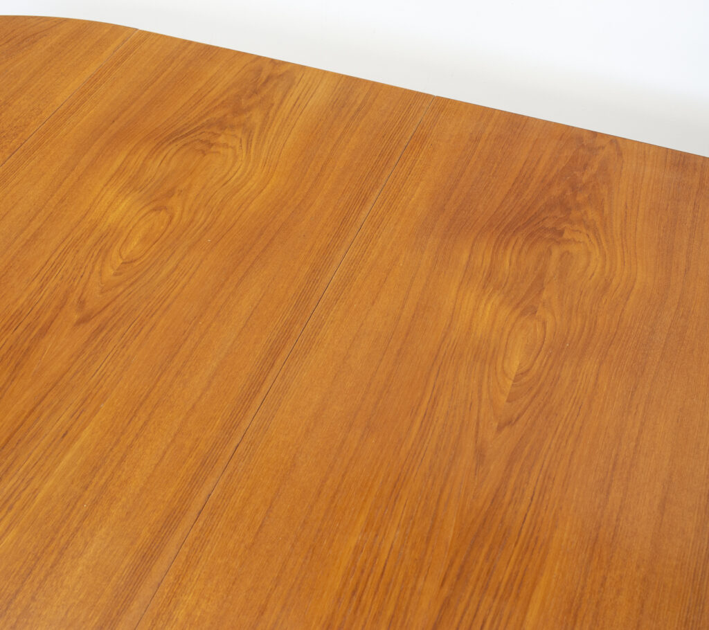 Danish Teak Round Extending Dining Table by Vamo Sønderberg Danish Teak Round Extending Dining Table by Vamo Sønderberg