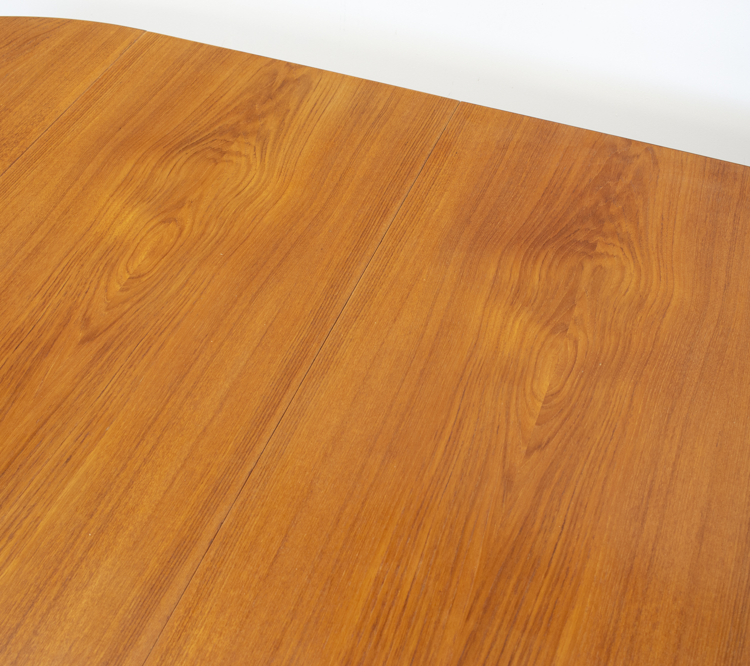 Danish Teak Round Extending Dining Table by Vamo Sønderberg Danish Teak Round Extending Dining Table by Vamo Sønderberg