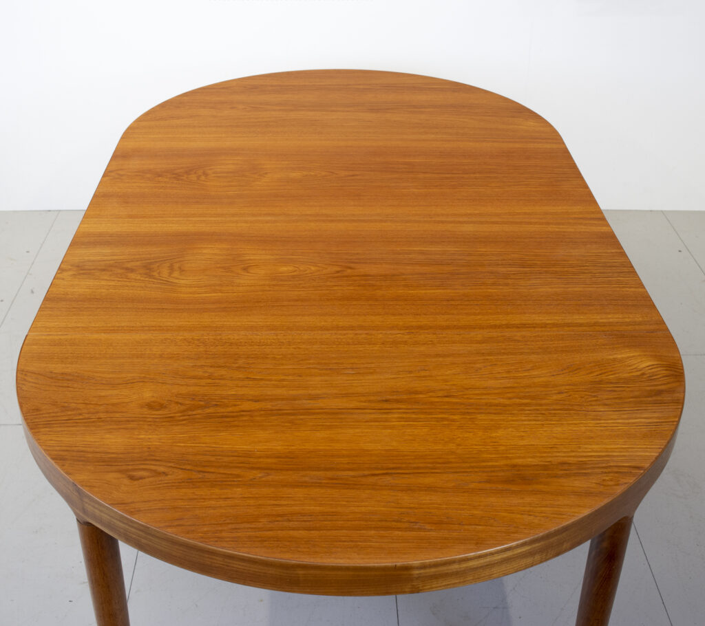 Danish Teak Round Extending Dining Table by Vamo Sønderberg Danish Teak Round Extending Dining Table by Vamo Sønderberg