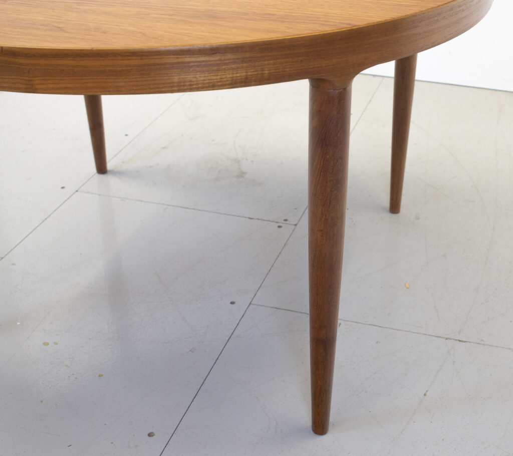 Danish Teak Round Extending Dining Table by Vamo Sønderberg Danish Teak Round Extending Dining Table by Vamo Sønderberg