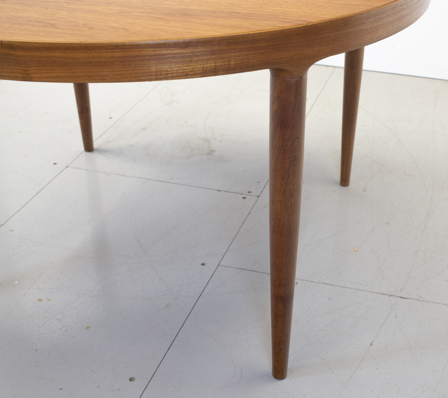 Danish Teak Round Extending Dining Table by Vamo Sønderberg Danish Teak Round Extending Dining Table by Vamo Sønderberg